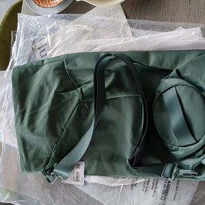 NWT Lululemon Adjustable Strap Mat Bag in Medium Forest